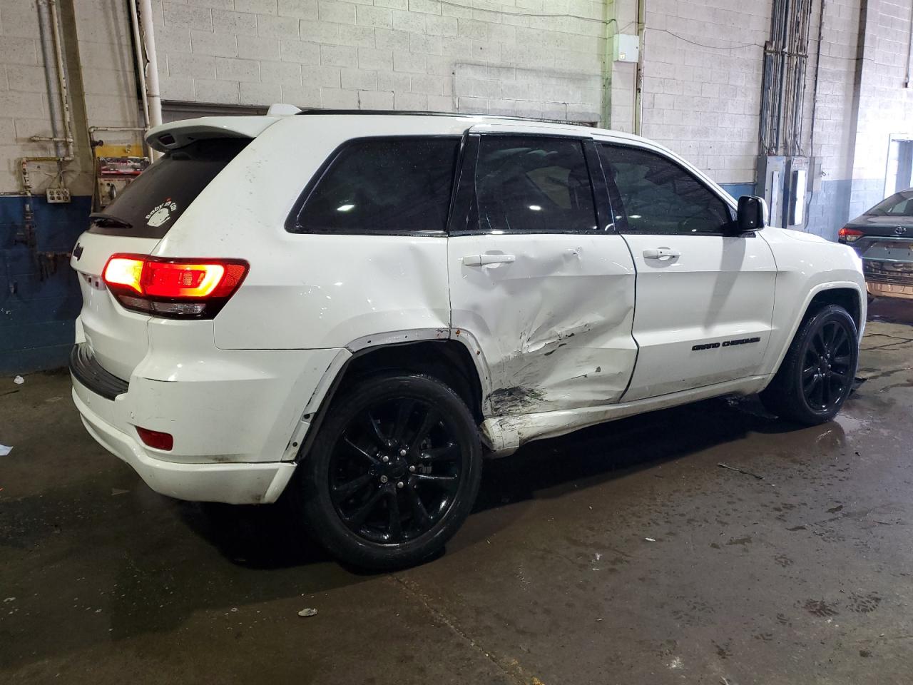 2019 Jeep Grand Cherokee - Image 3