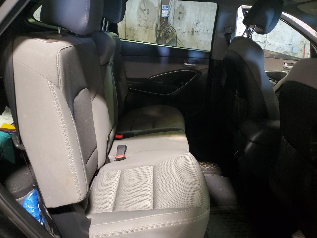 2016 Hyundai Santa Fe - Image 11