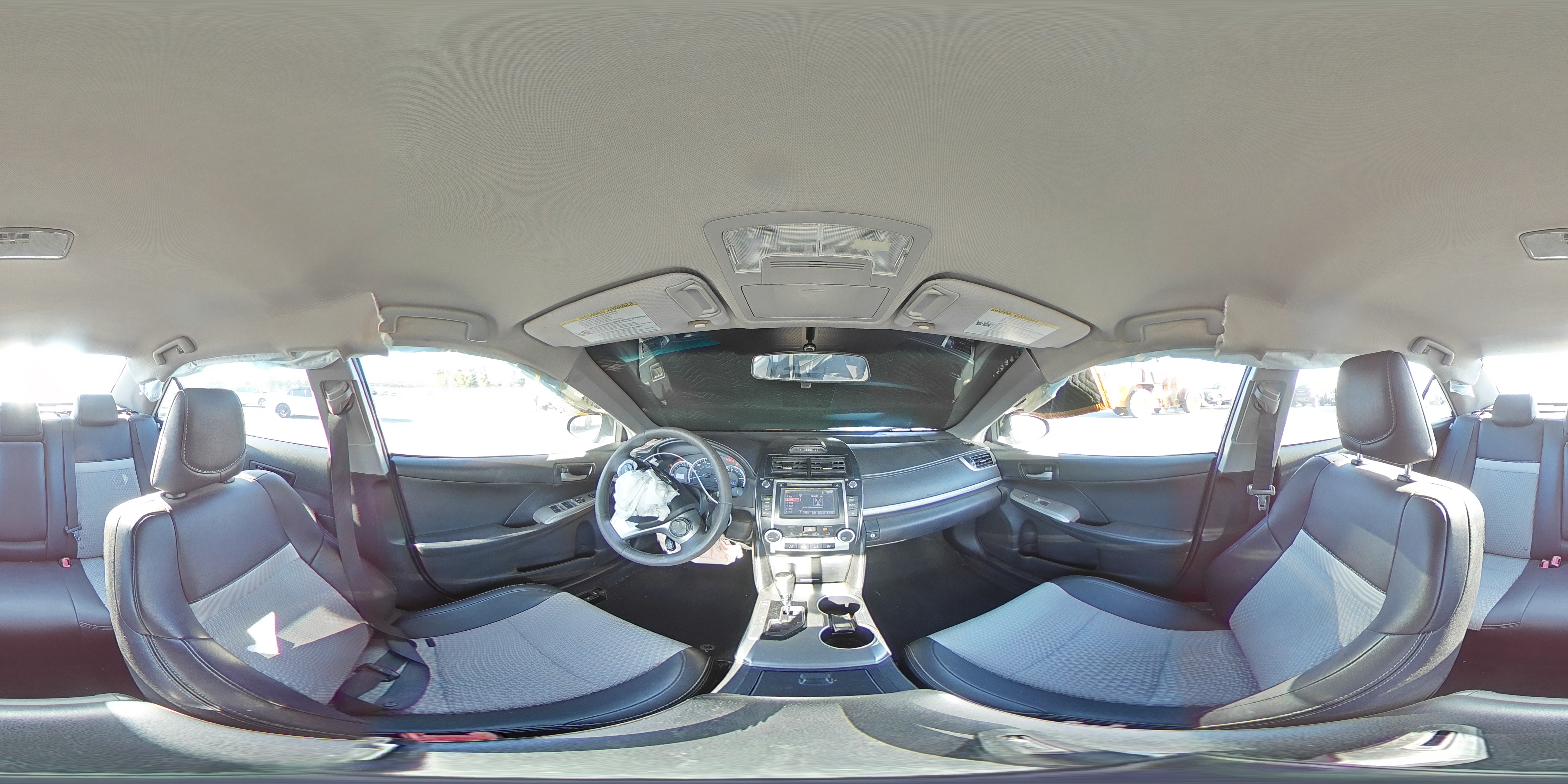 2014 Toyota Camry - Image 13