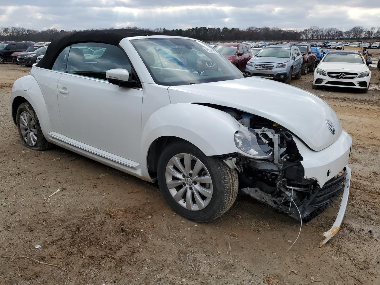 2017 Volkswagen Beetle - Image 4