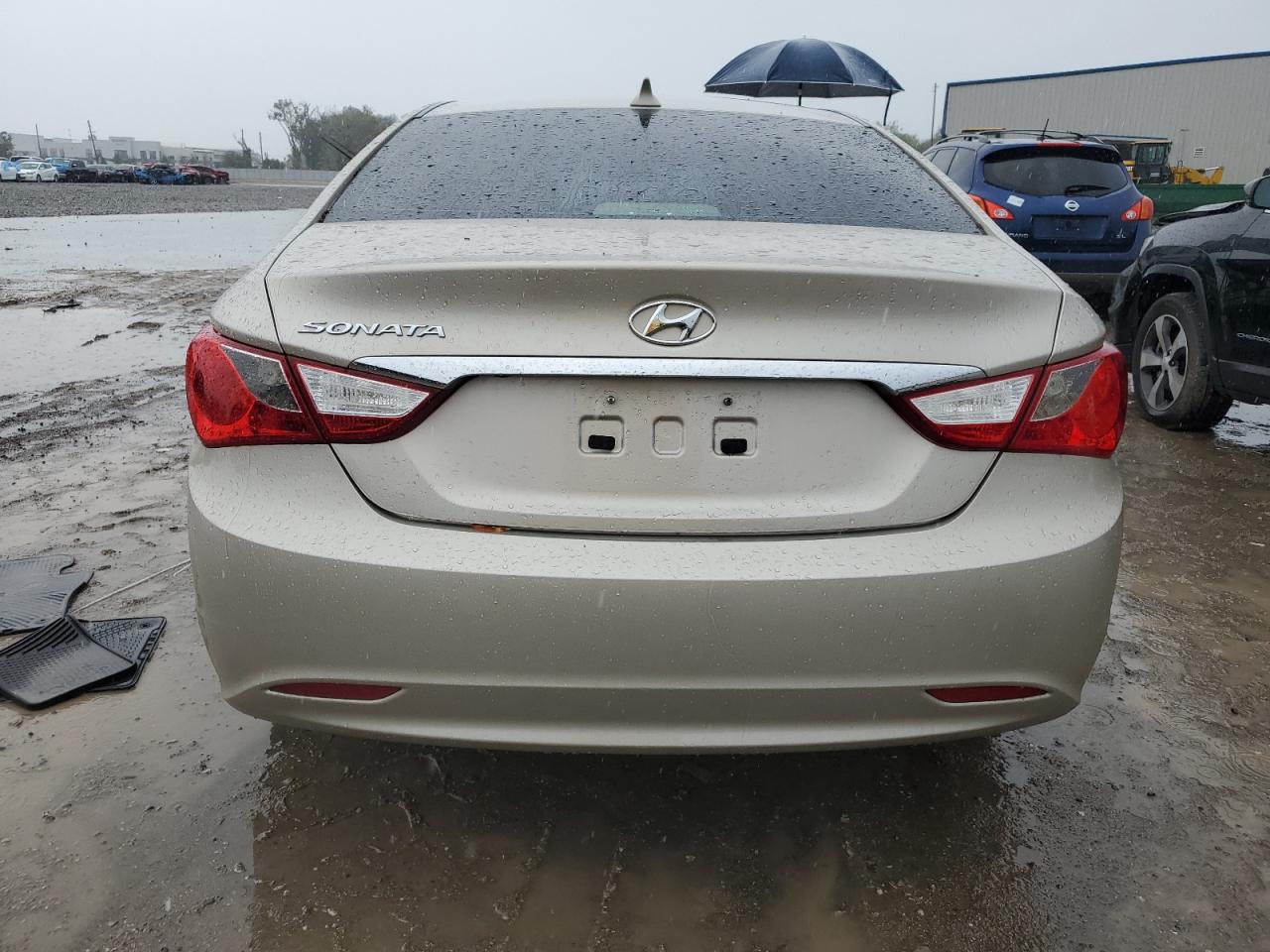 2011 Hyundai Sonata - Image 6