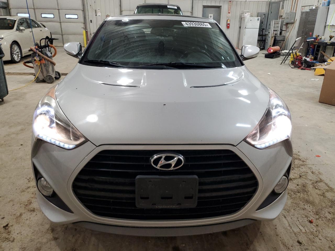 2015 Hyundai Veloster - Image 5