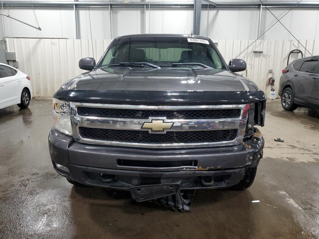 2011 Chevrolet Silverado - Image 5
