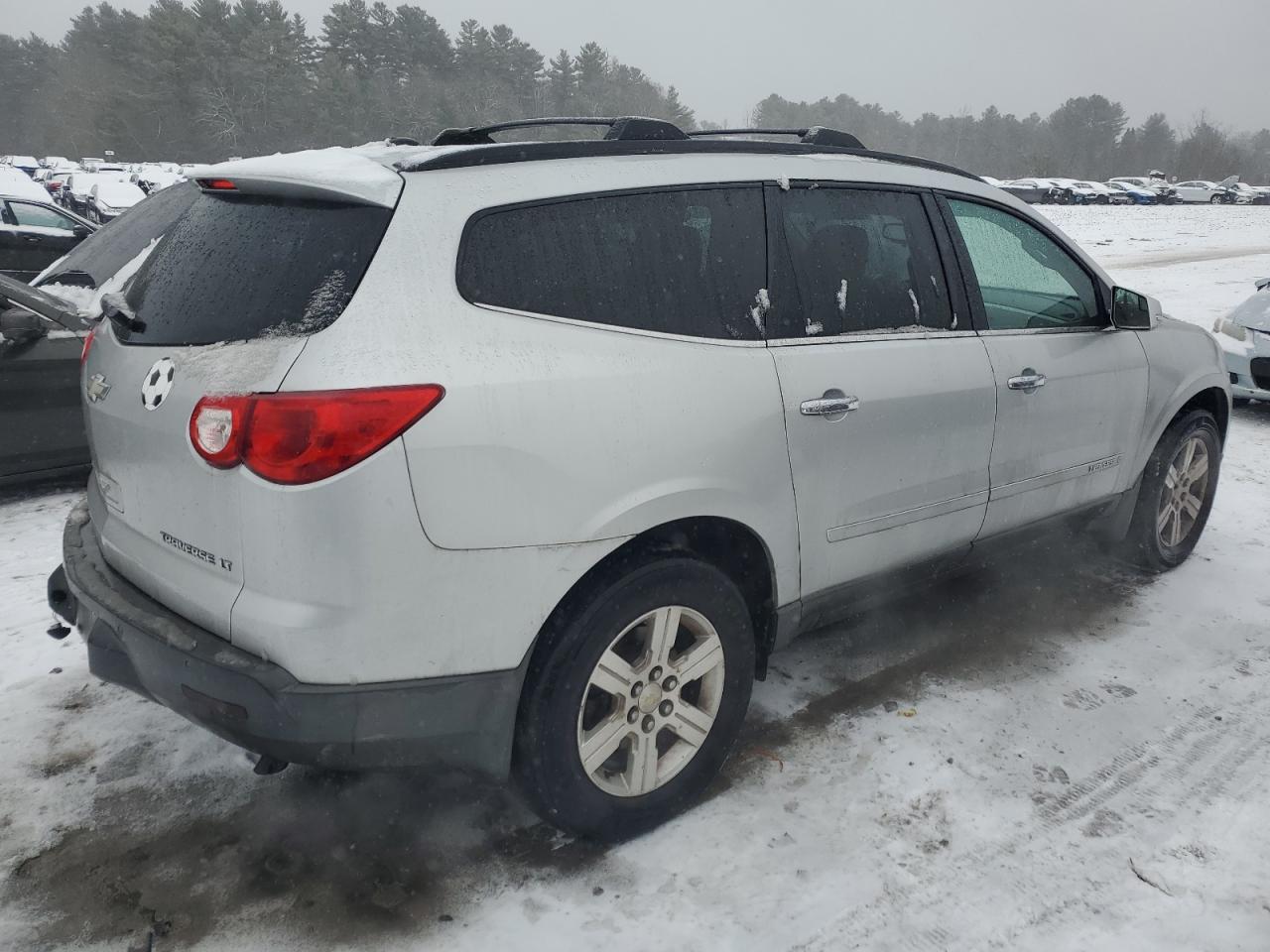 2009 Chevrolet Traverse - Image 3