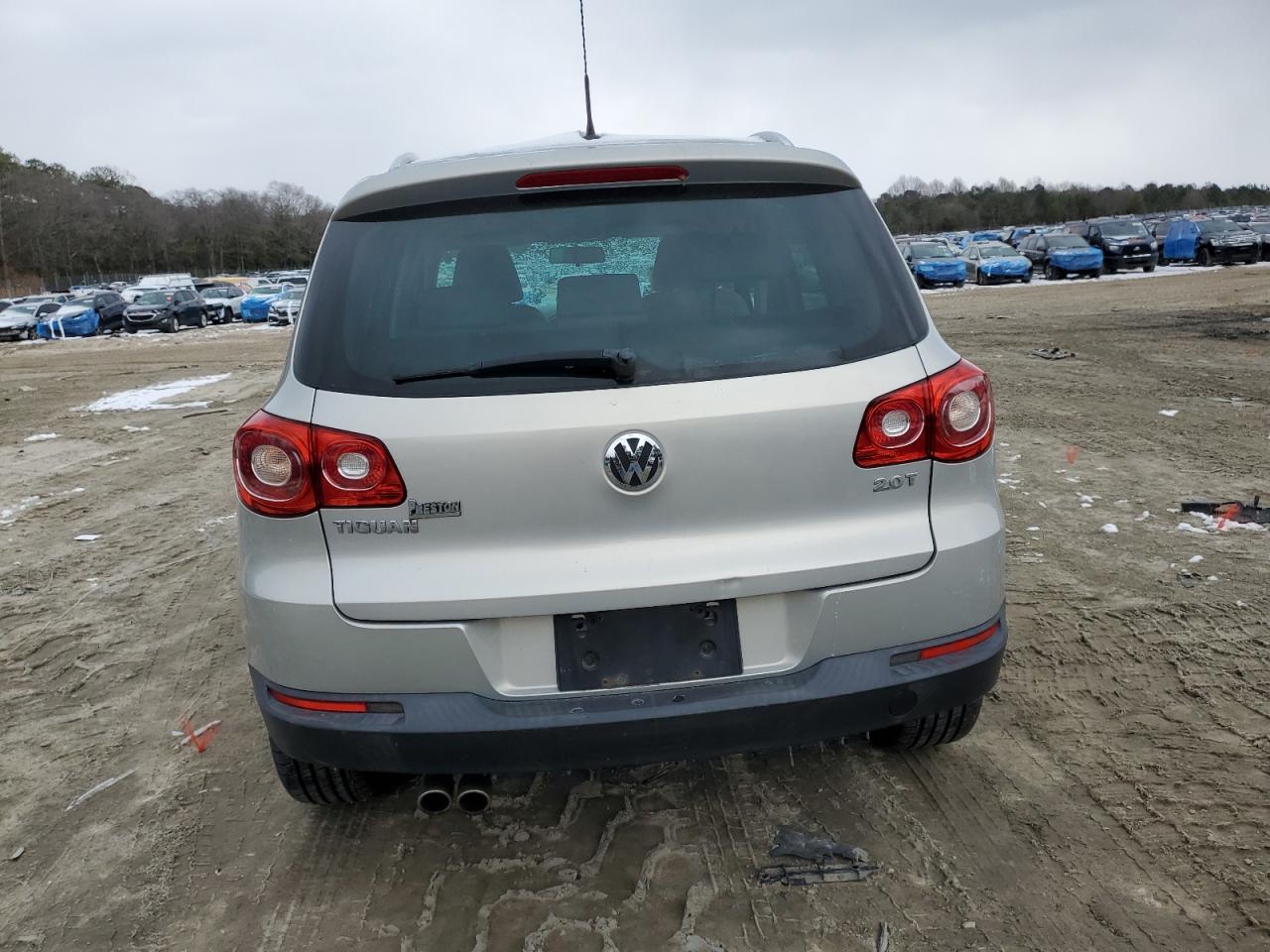 2010 Volkswagen Tiguan - Image 6