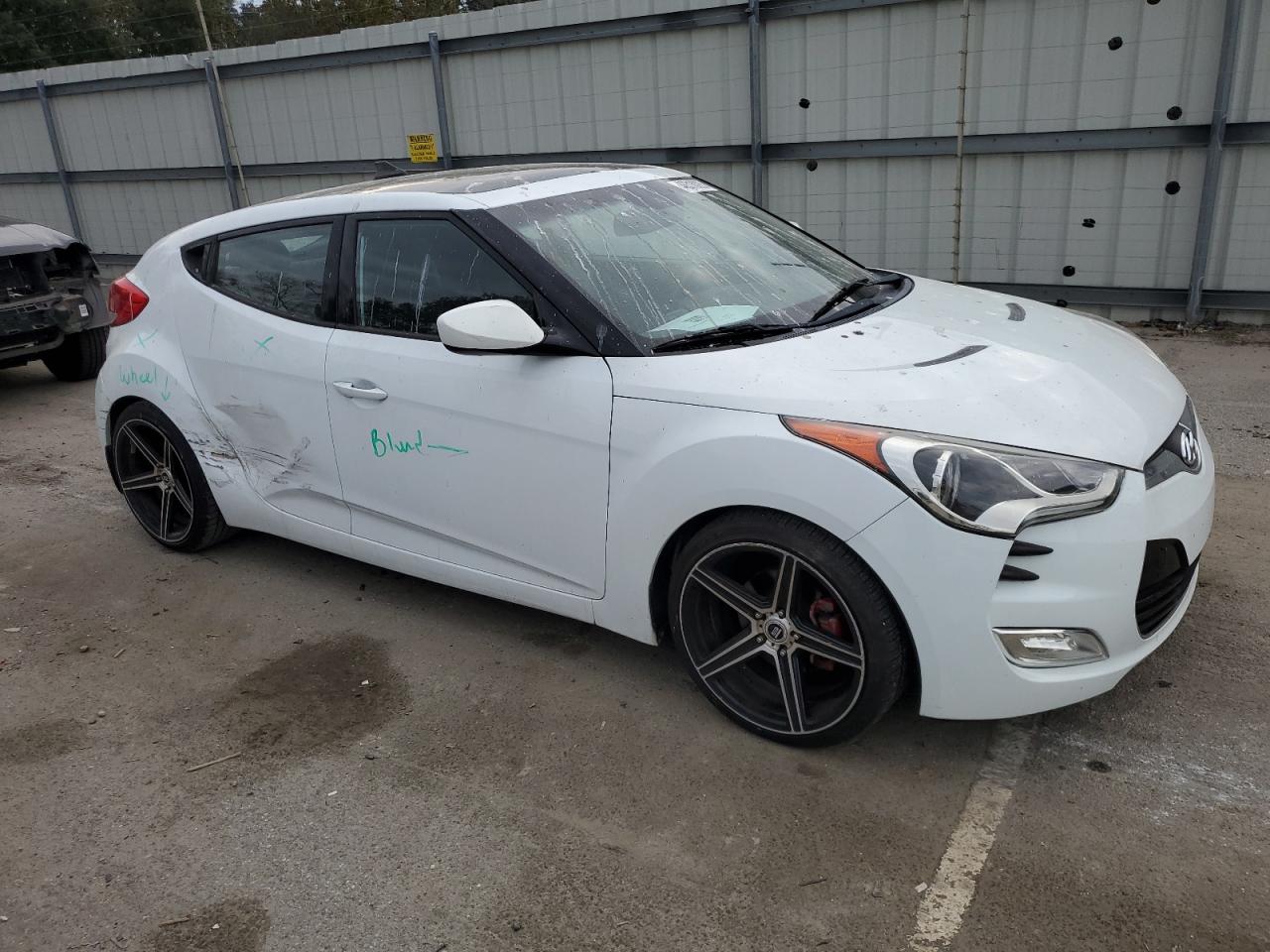2015 Hyundai Veloster - Image 4