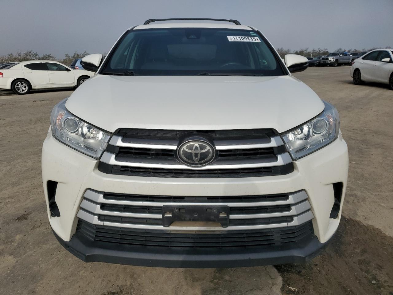 2017 Toyota Highlander - Image 5