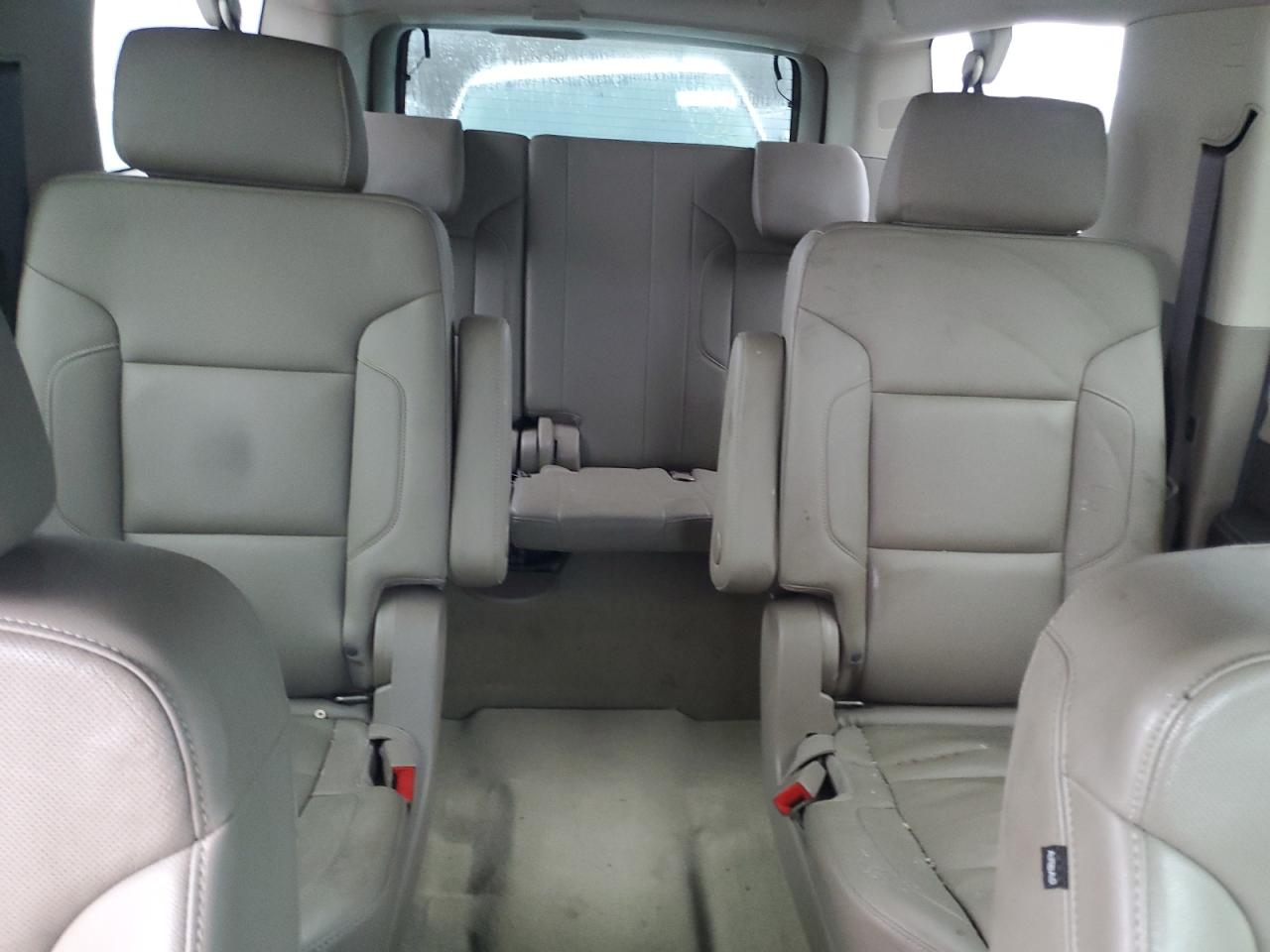 2017 Chevrolet Suburban - Image 10
