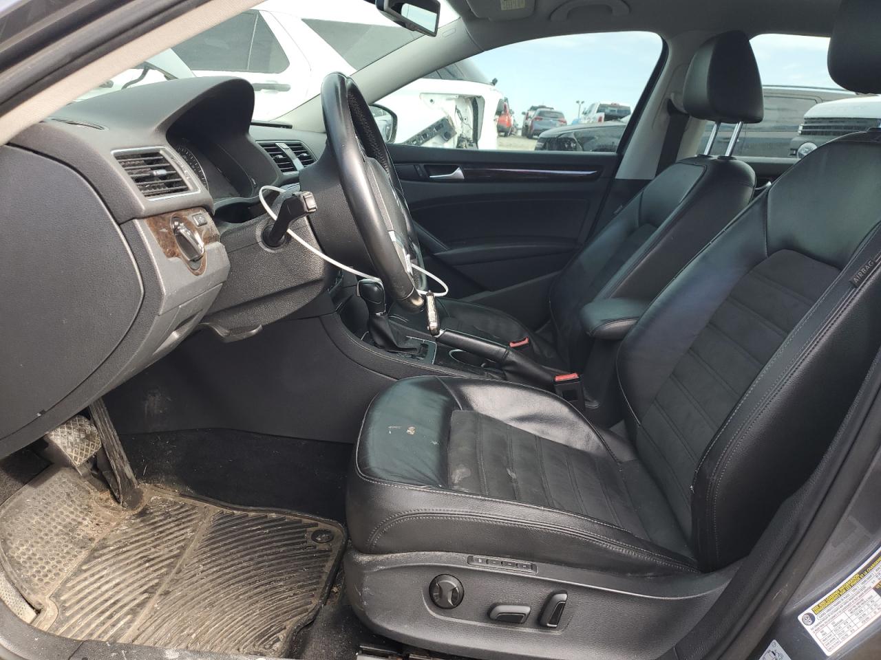 2014 Volkswagen Passat - Image 7