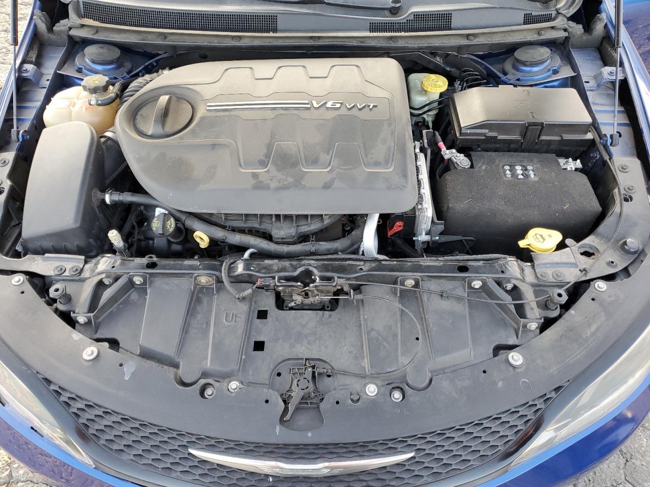 2015 Chrysler 200 - Image 11