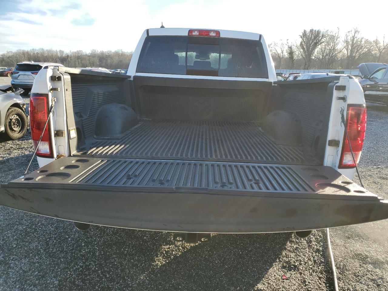 2016 RAM 1500 - Image 6