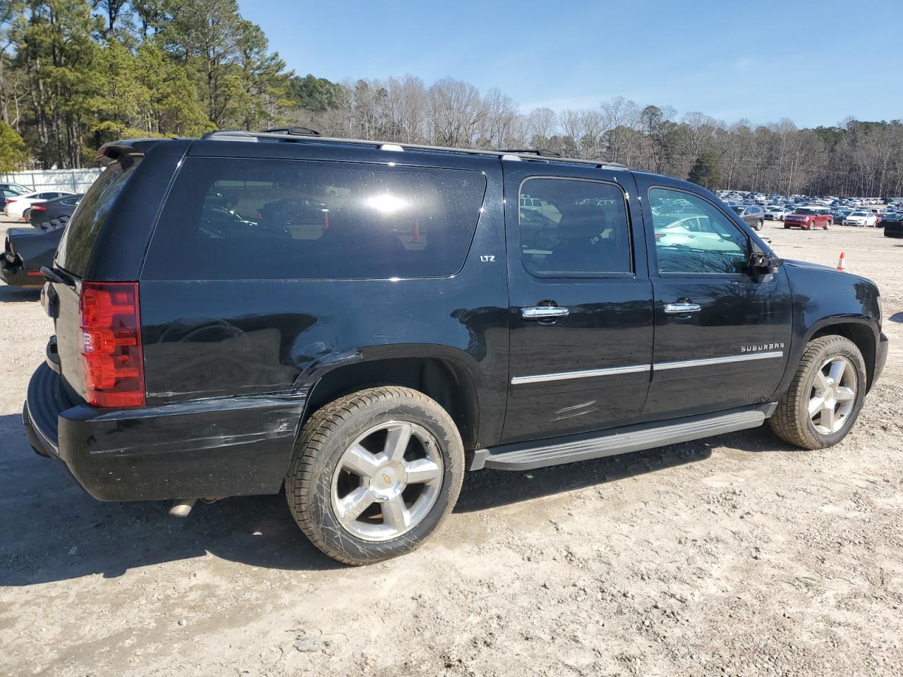 2014 Chevrolet Suburban - Image 3
