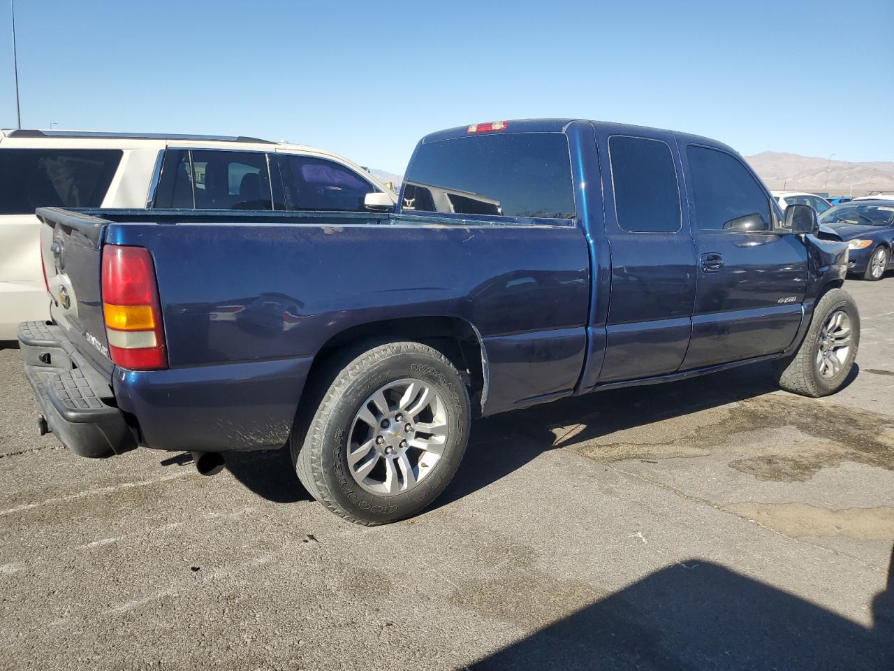 2001 Chevrolet Silverado - Image 3