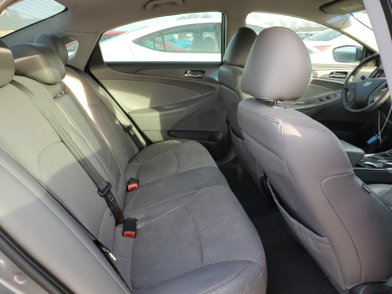 2013 Hyundai Sonata - Image 10