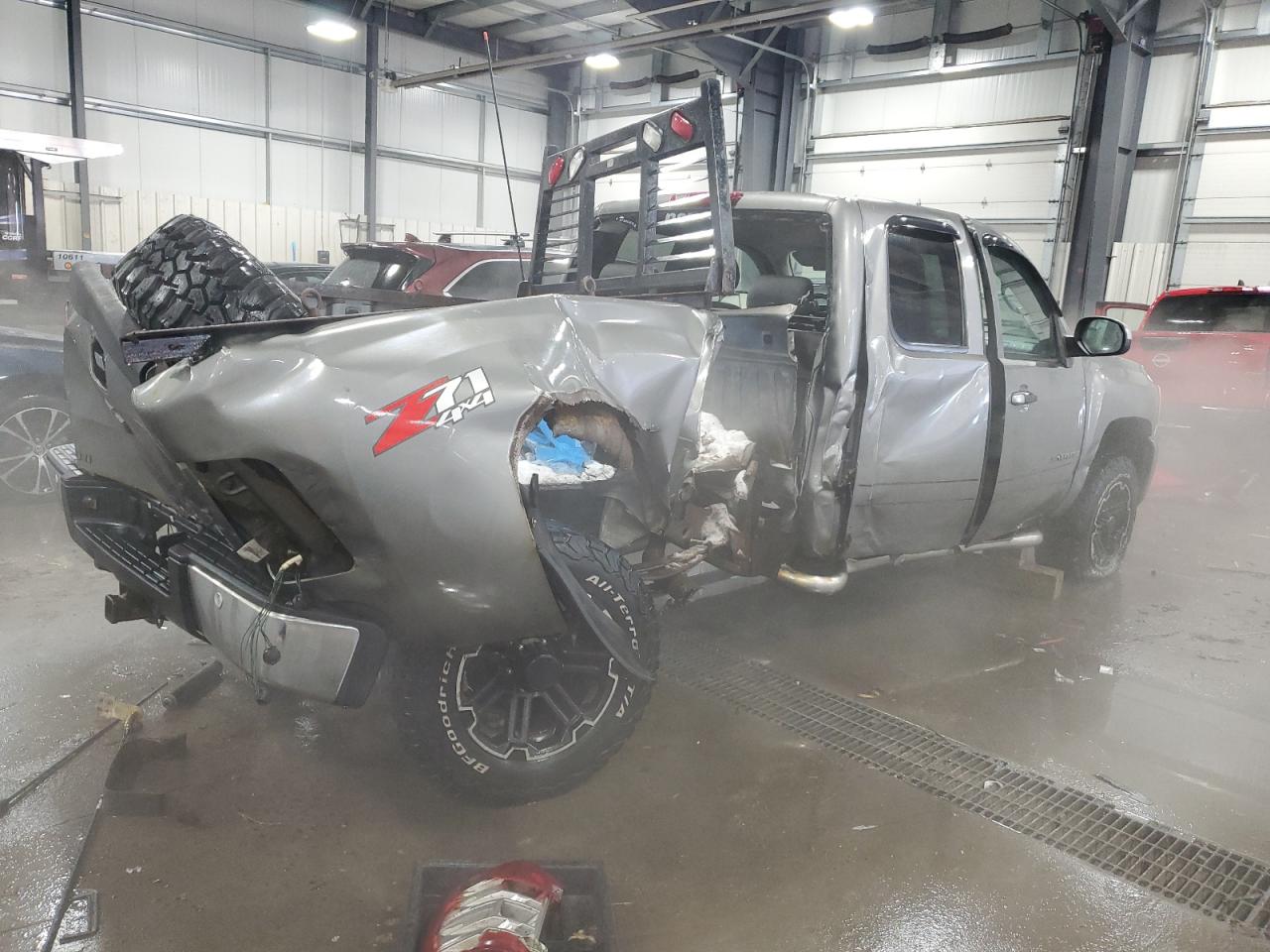 2007 Chevrolet Silverado - Image 3