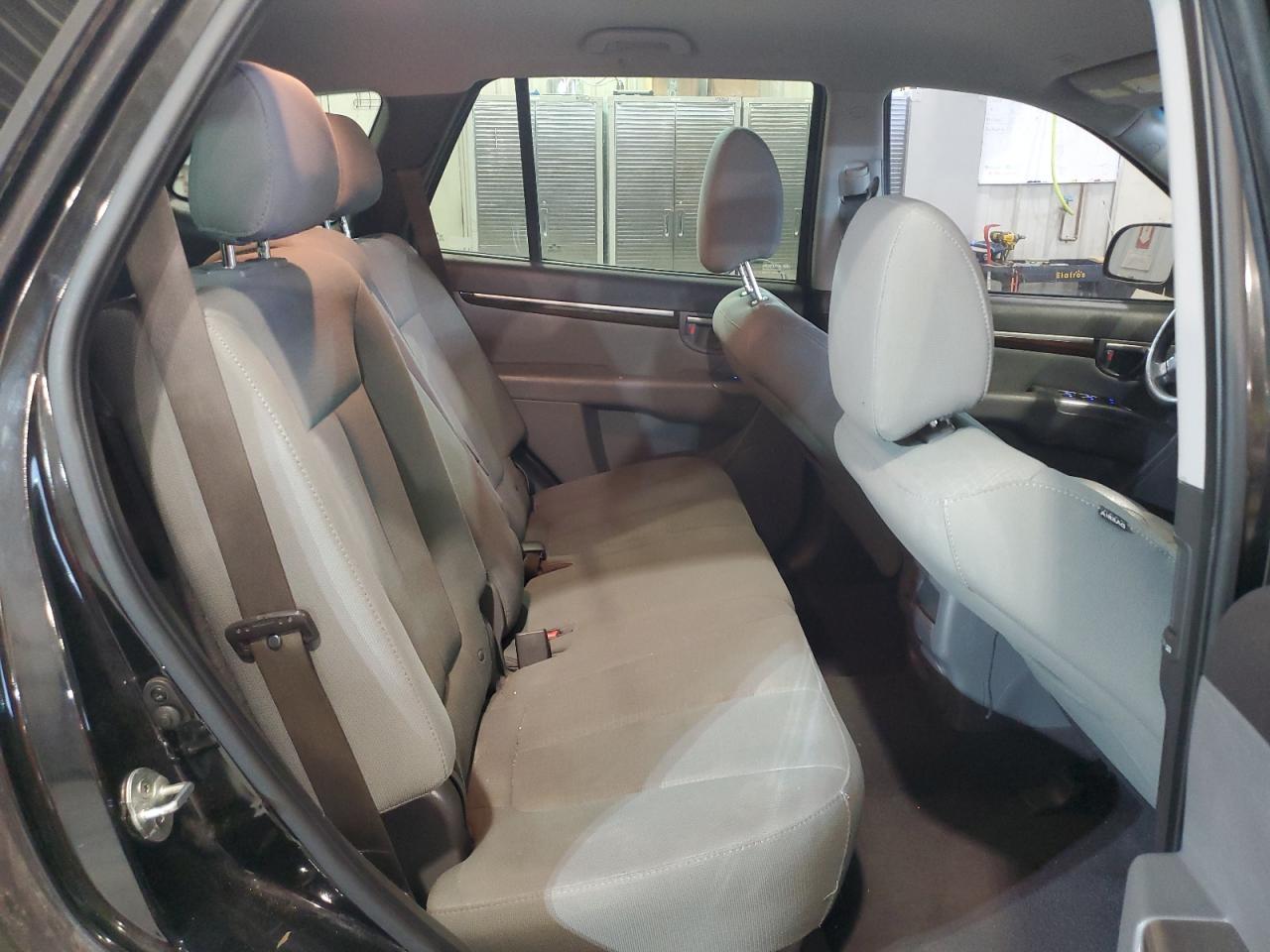 2012 Hyundai Santa Fe - Image 11