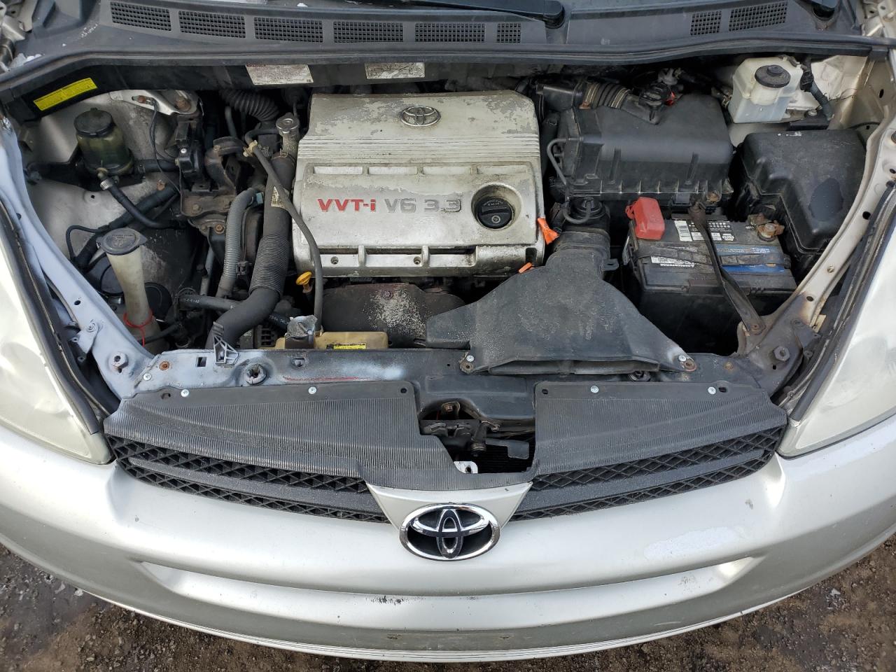 2004 Toyota Sienna - Image 13