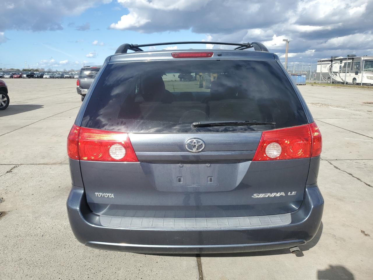 2010 Toyota Sienna - Image 6