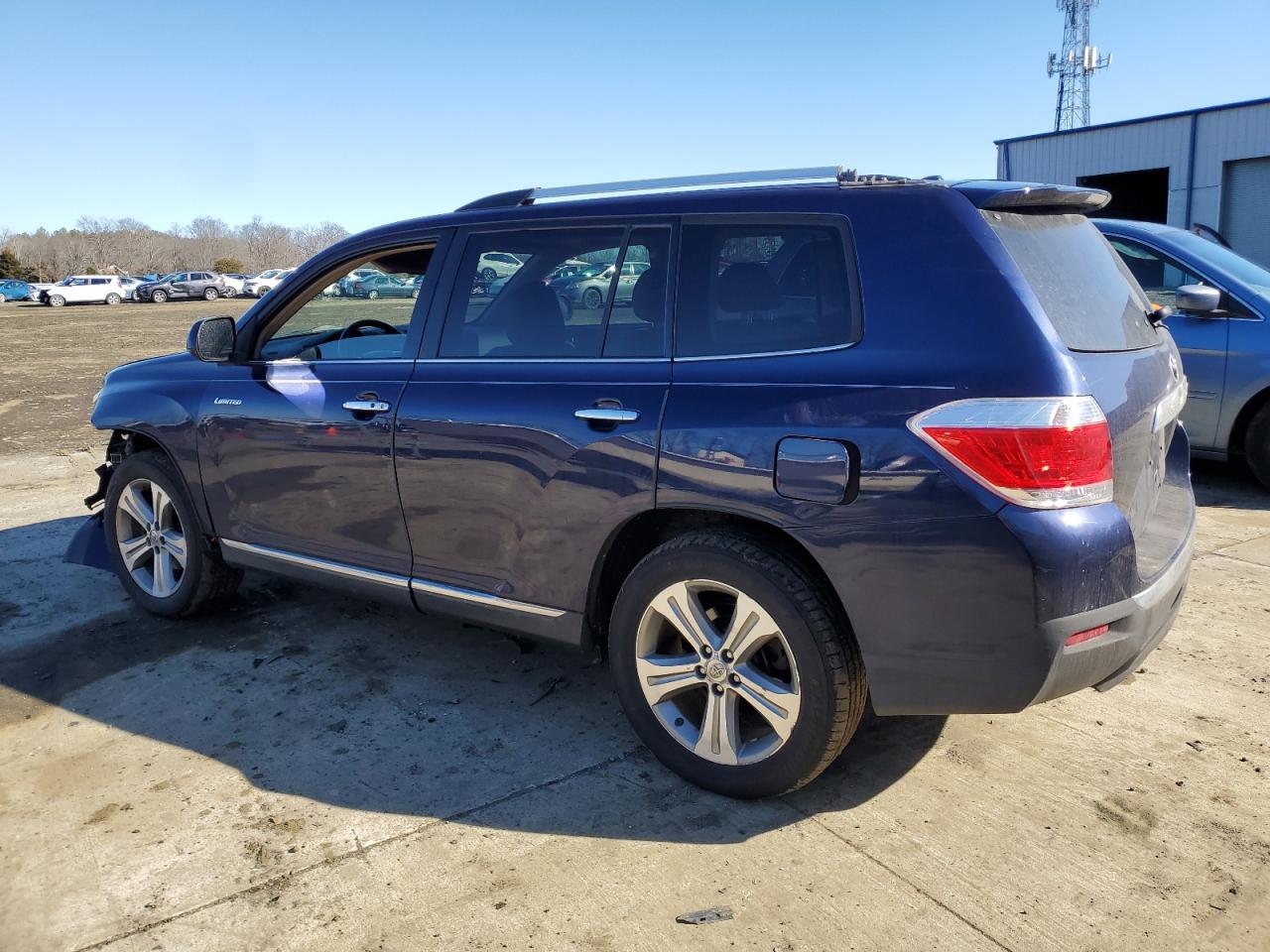 2011 Toyota Highlander - Image 2