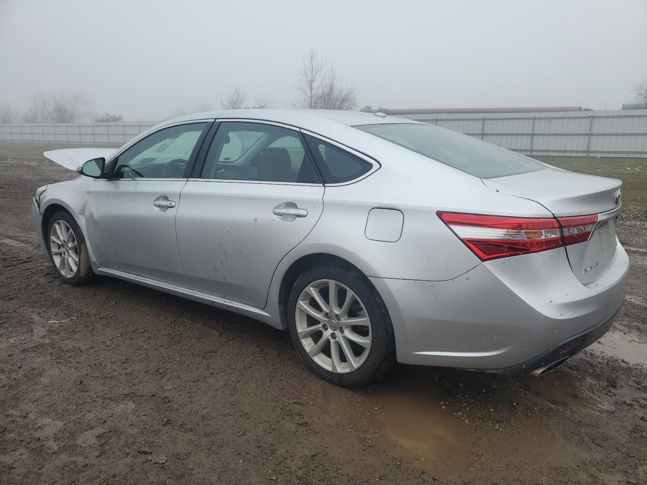 2013 Toyota Avalon - Image 2