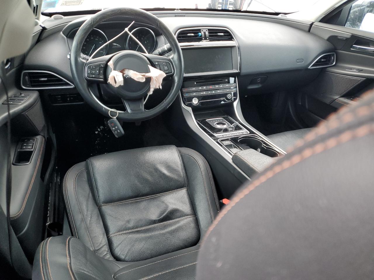 2017 Jaguar XE - Image 8