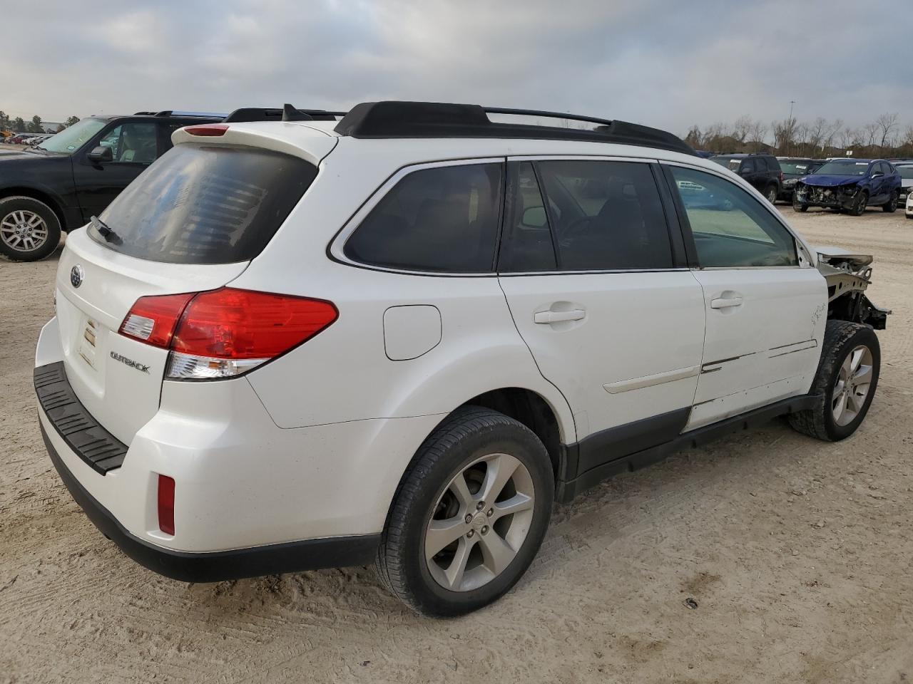 2013 Subaru Outback - Image 3
