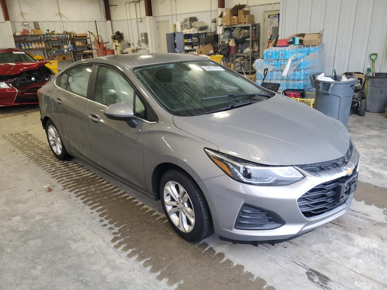 2019 Chevrolet Cruze - Image 4