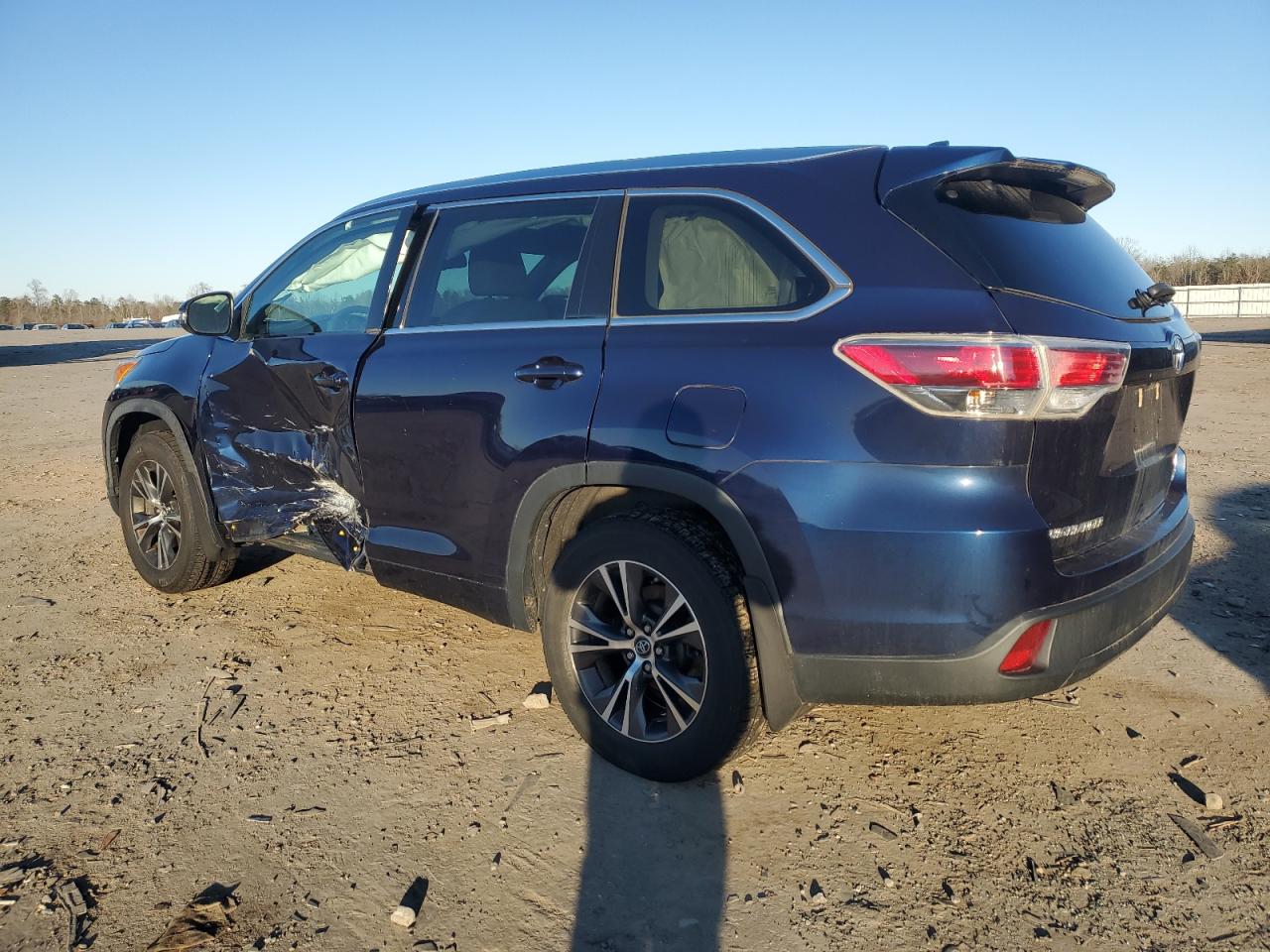 2016 Toyota Highlander - Image 2