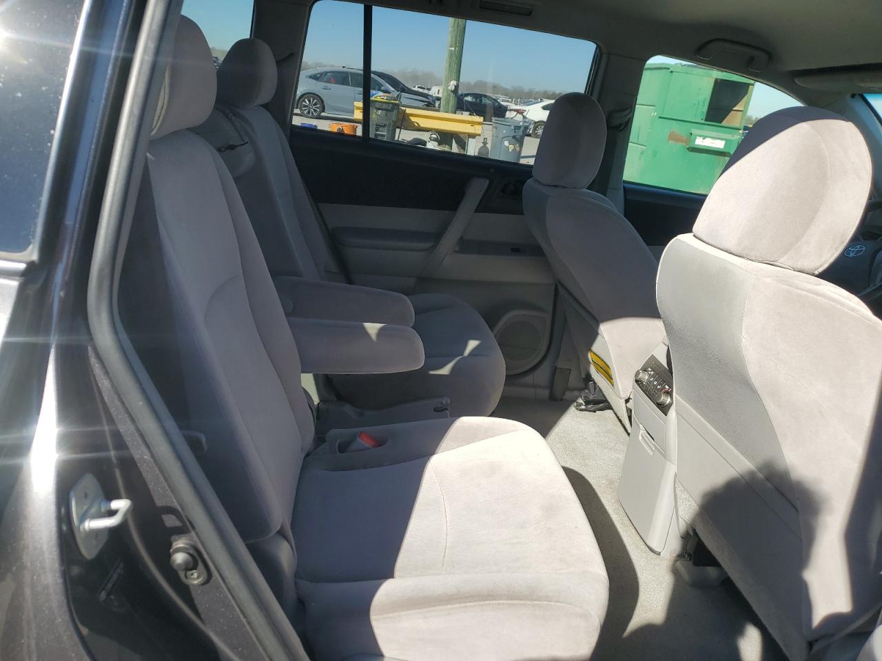 2010 Toyota Highlander - Image 11