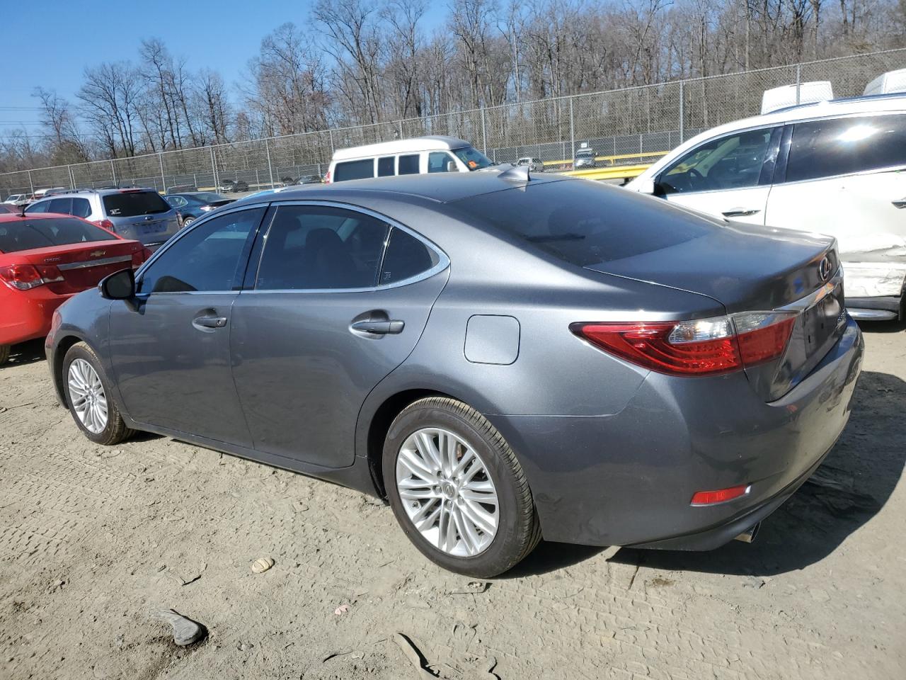 2015 Lexus ES - Image 2