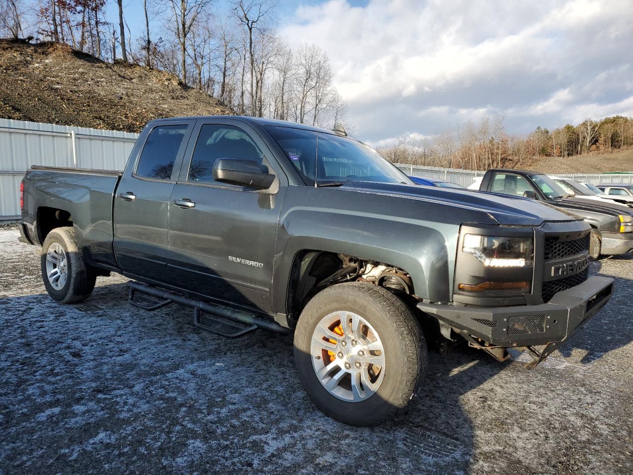 2017 Chevrolet Silverado - Image 4