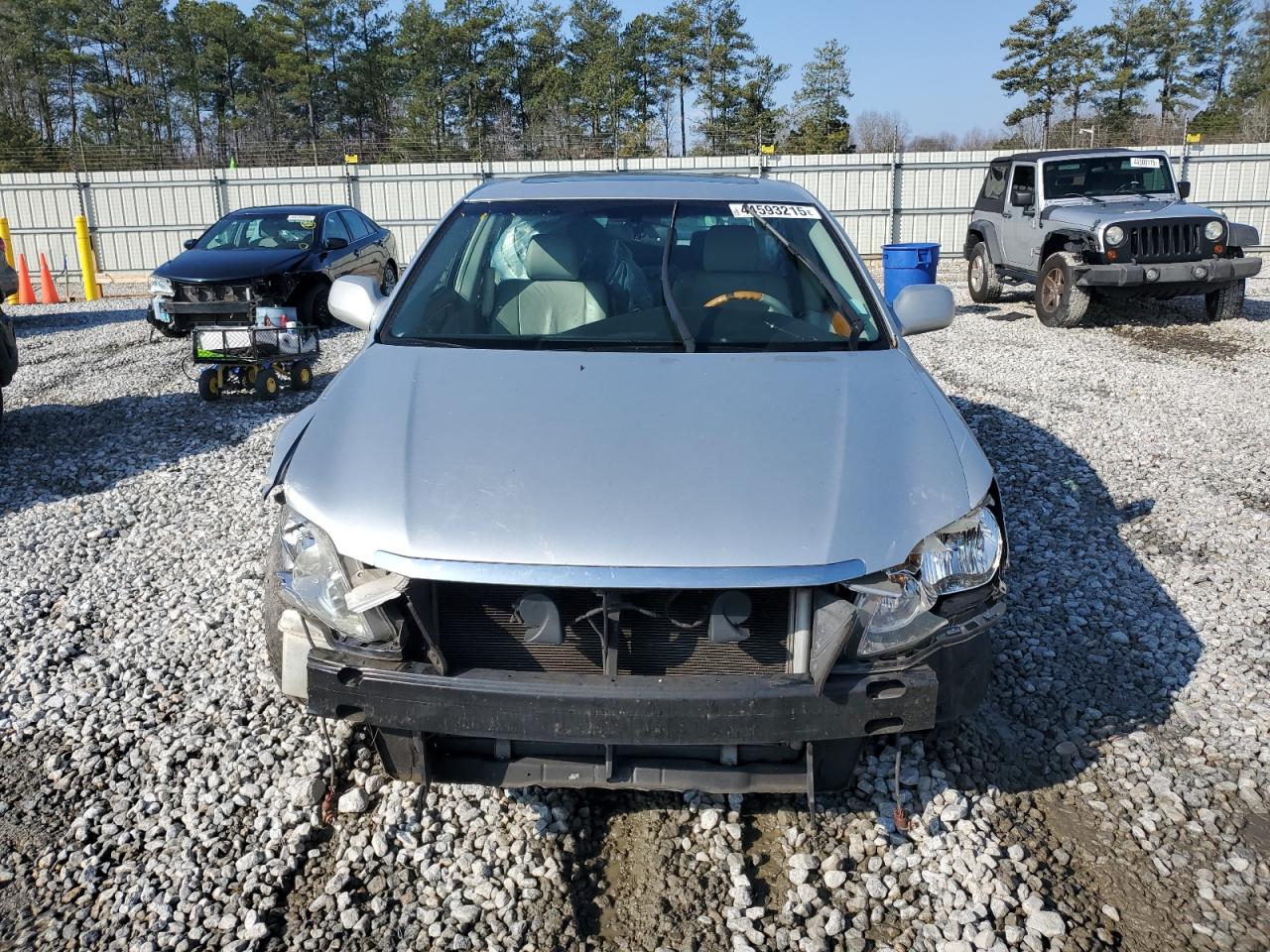 2005 Toyota Avalon - Image 5