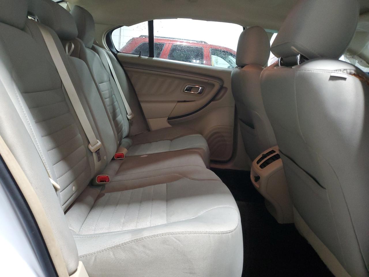 2014 Ford Taurus - Image 10
