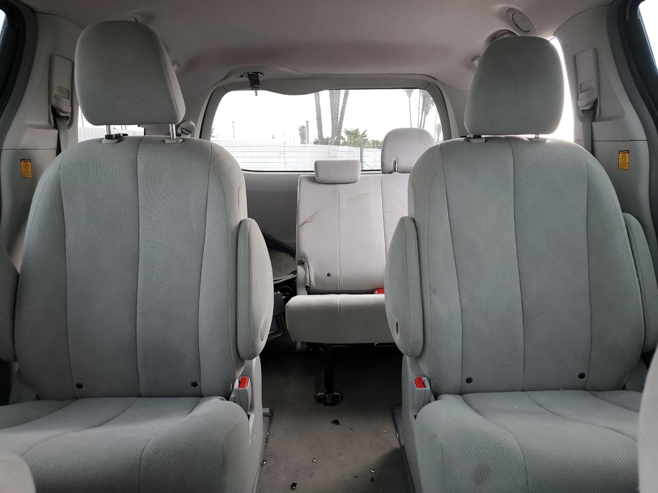 2013 Toyota Sienna - Image 10