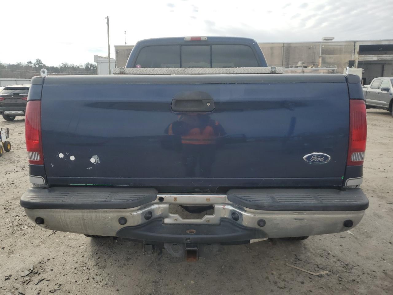 2003 Ford F350 - Image 6