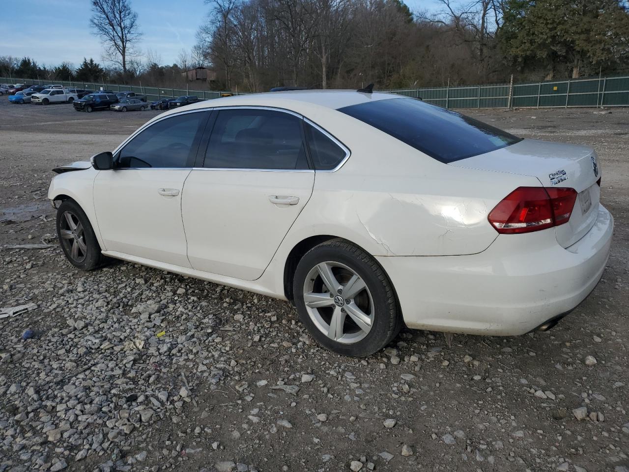 2015 Volkswagen Passat - Image 2
