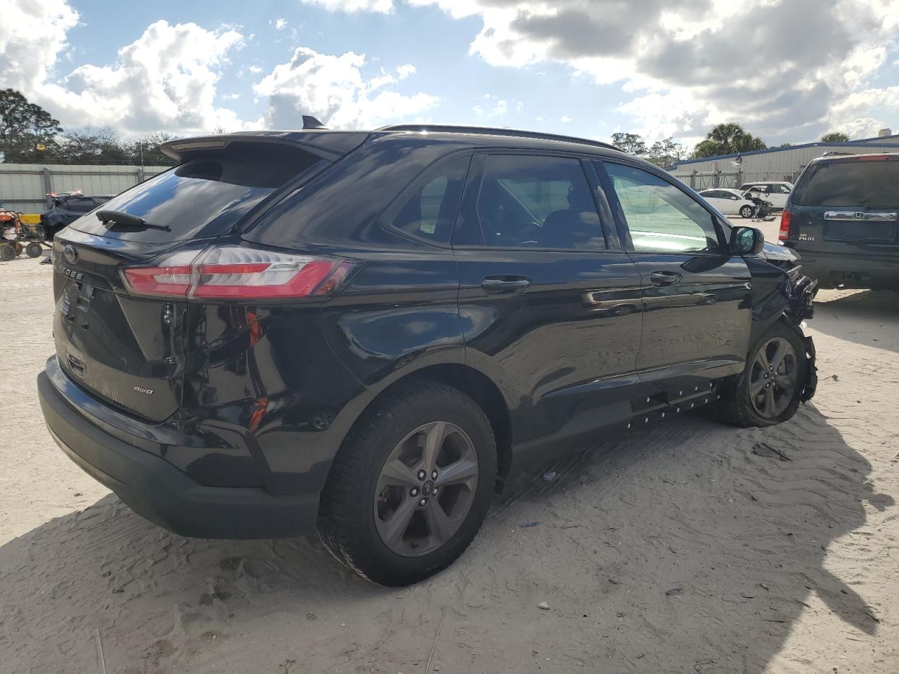 2023 Ford Edge - Image 3