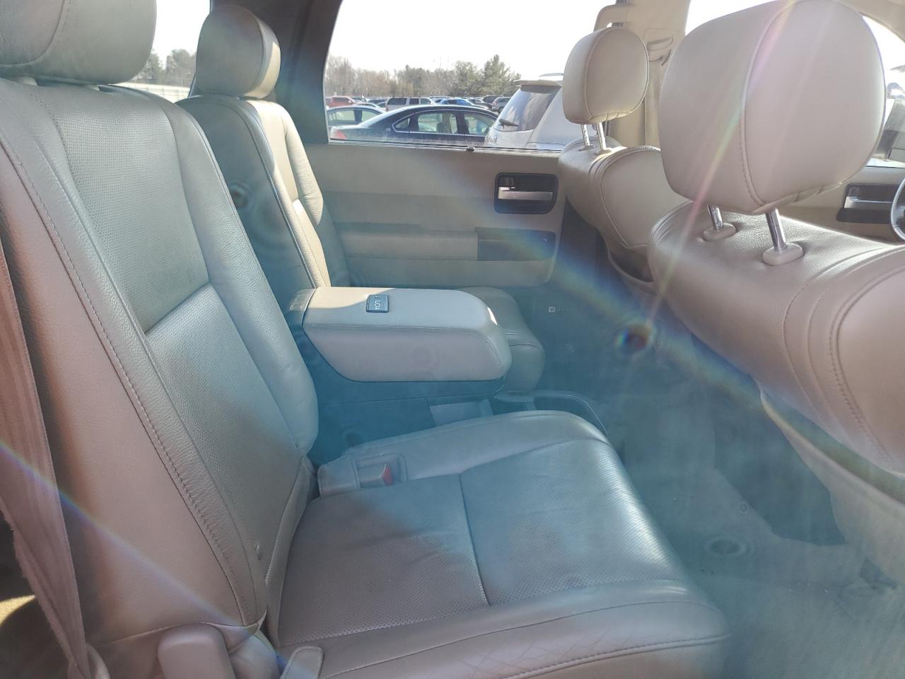 2010 Toyota Sequoia - Image 11