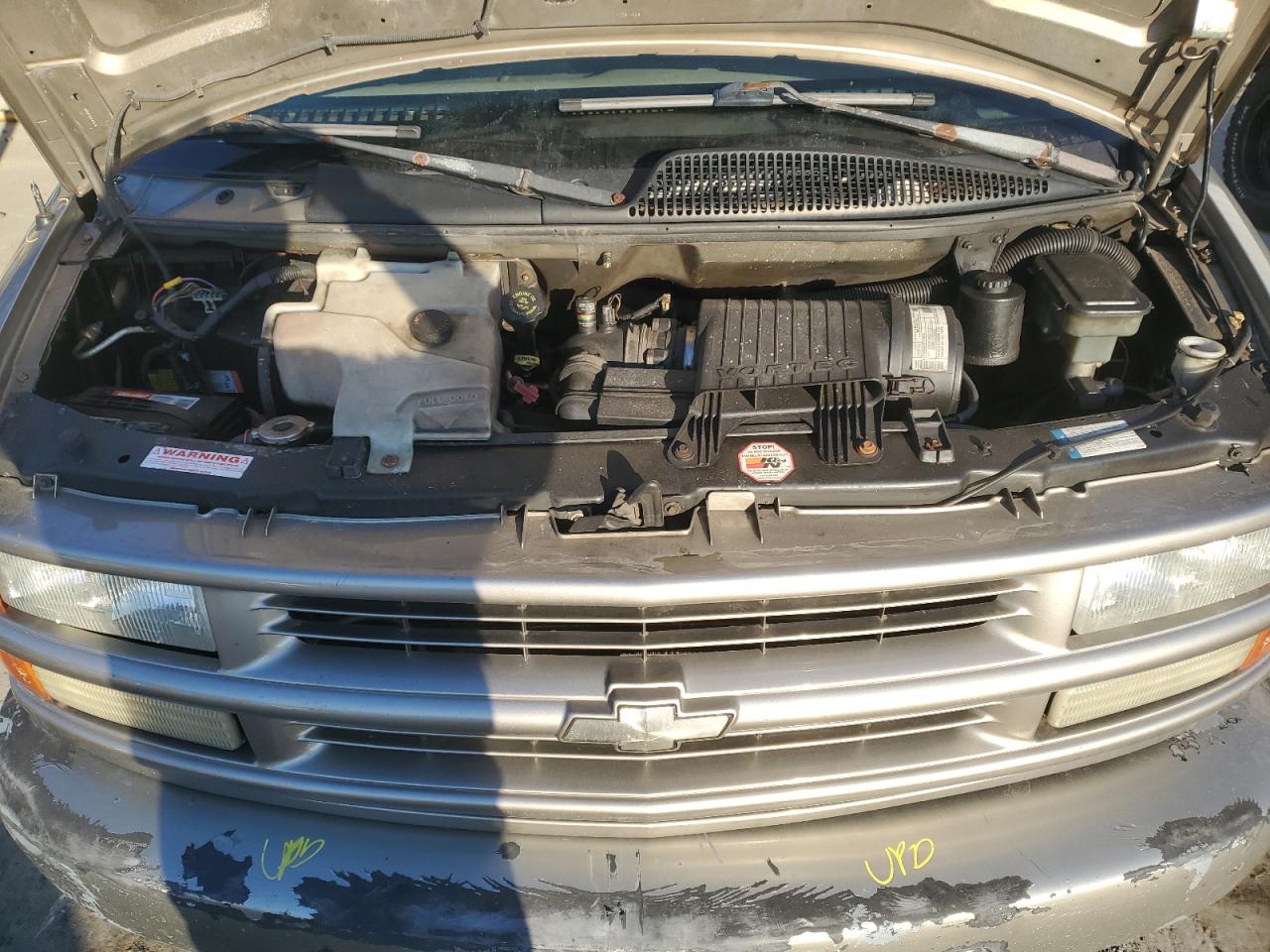 2002 Chevrolet Express - Image 12