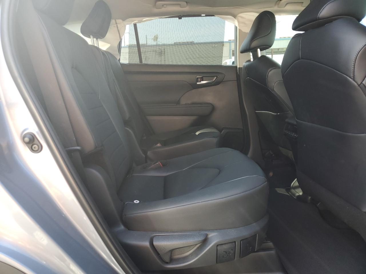 2024 Toyota Highlander - Image 11