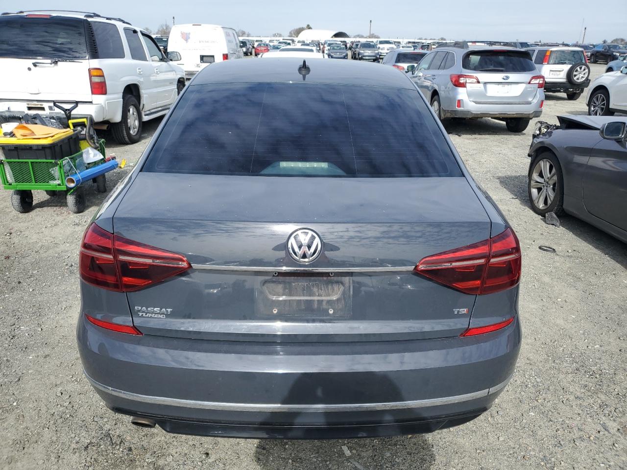 2017 Volkswagen Passat - Image 6