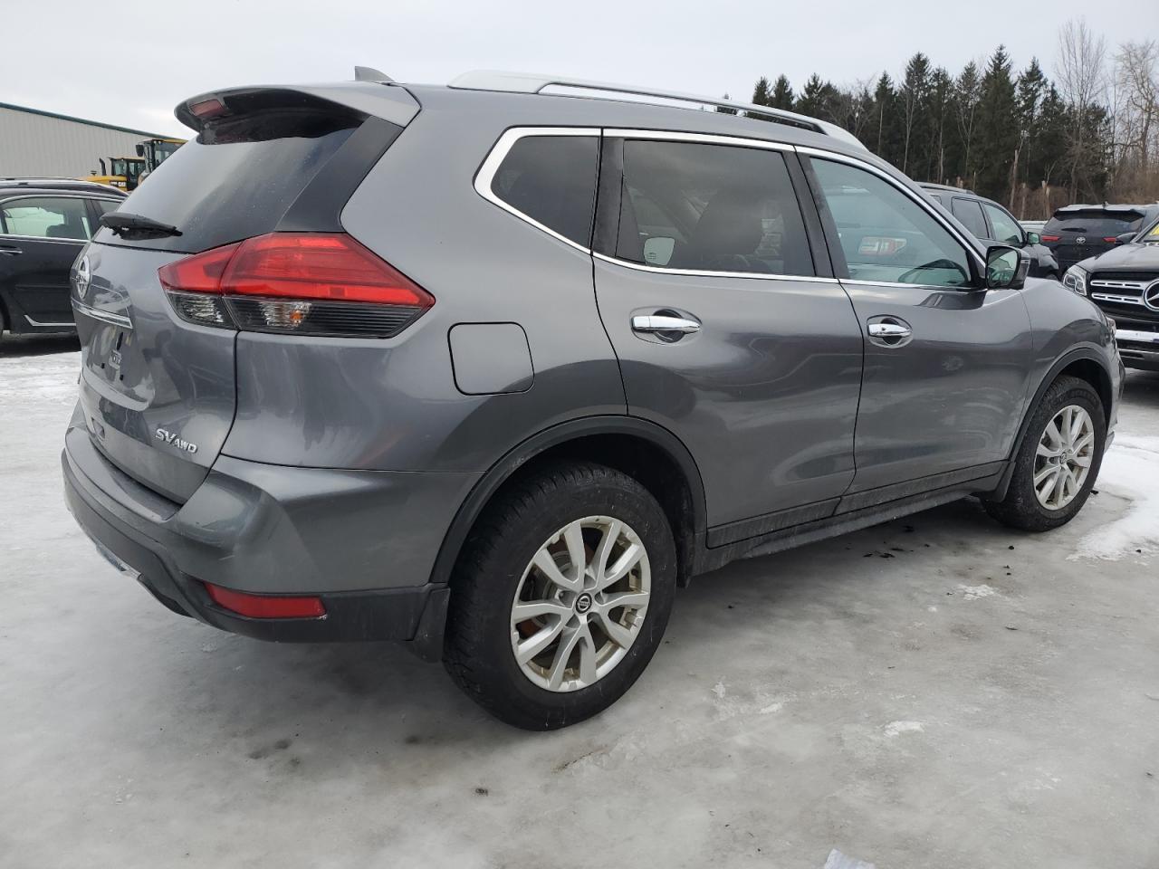 2017 Nissan Rogue - Image 3