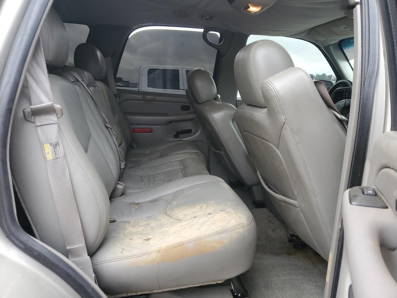 2004 Chevrolet Tahoe - Image 11