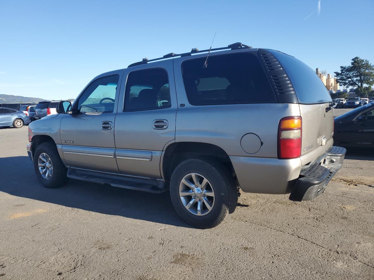 2001 Chevrolet Tahoe - Image 2