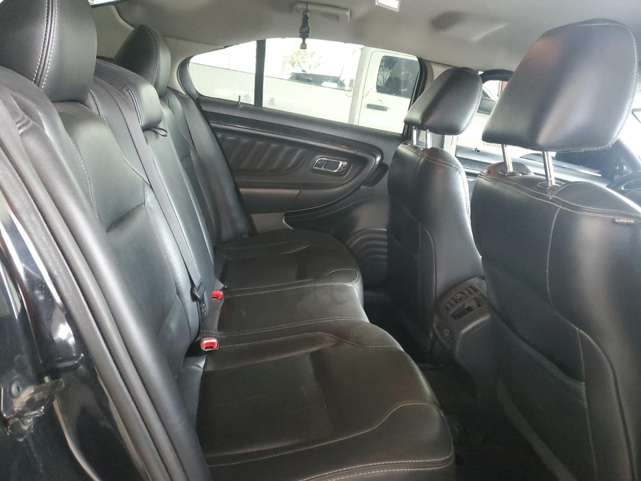 2012 Ford Taurus - Image 10