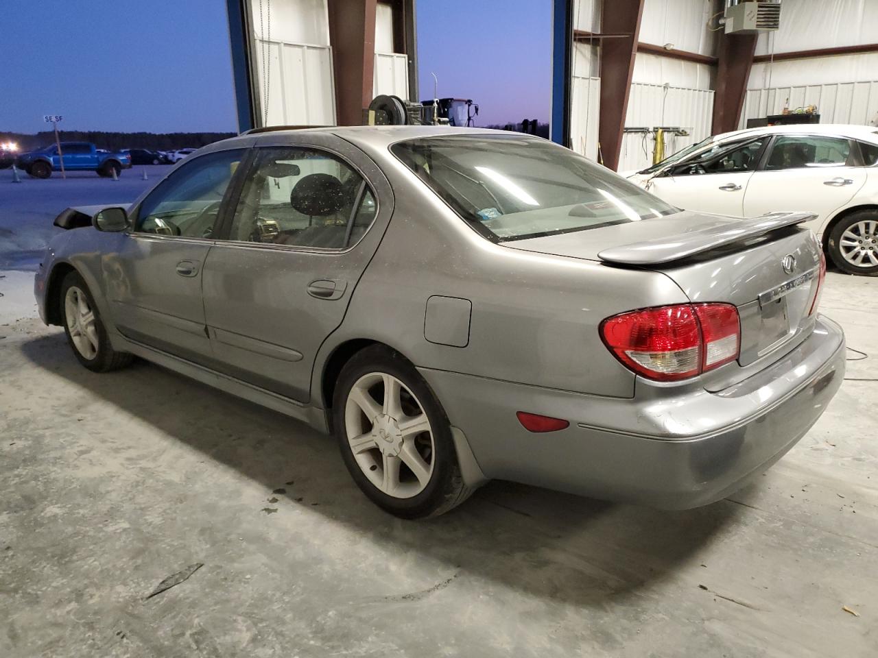 2004 Infiniti I - Image 2