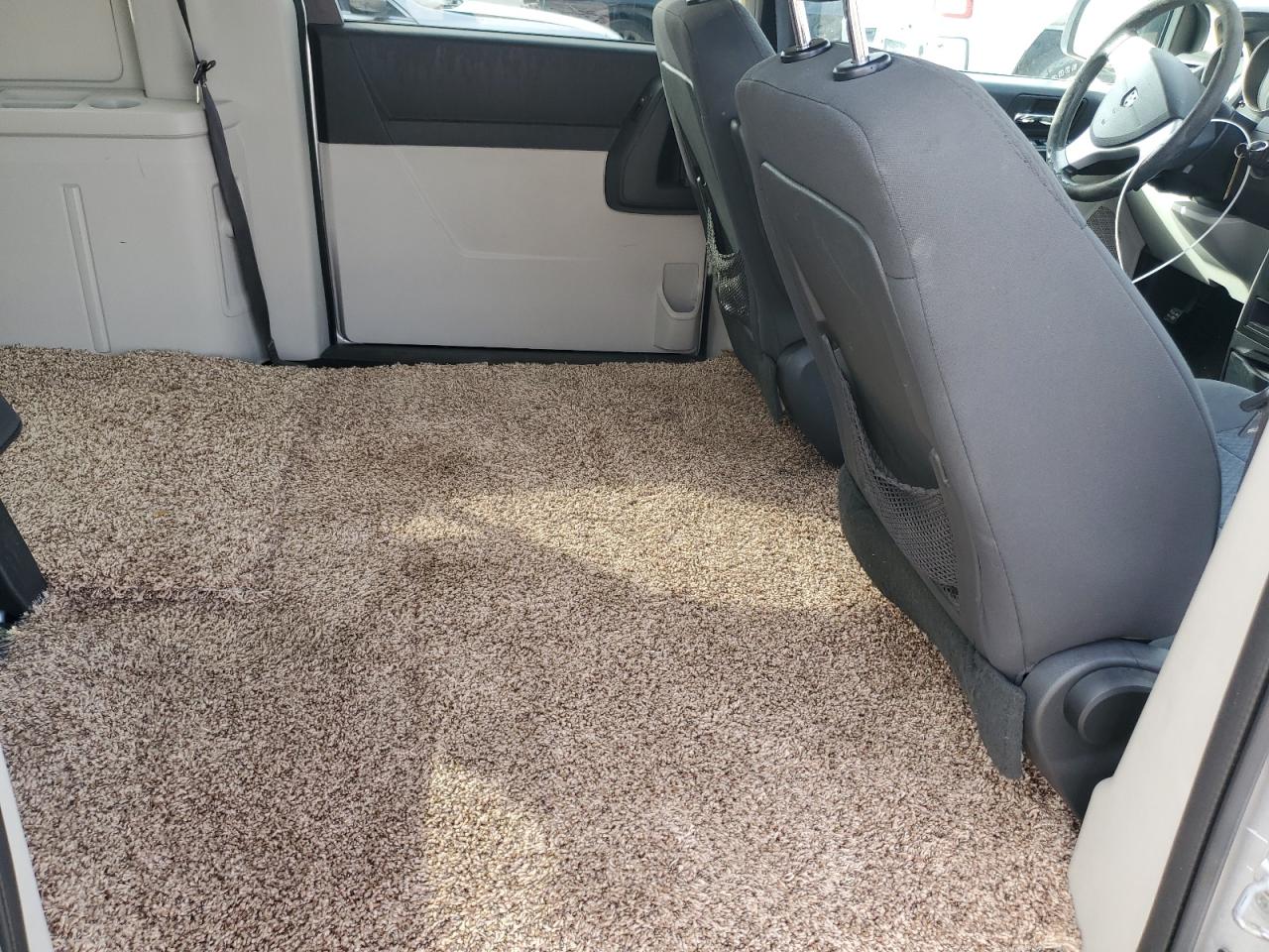 2010 Dodge Caravan - Image 11