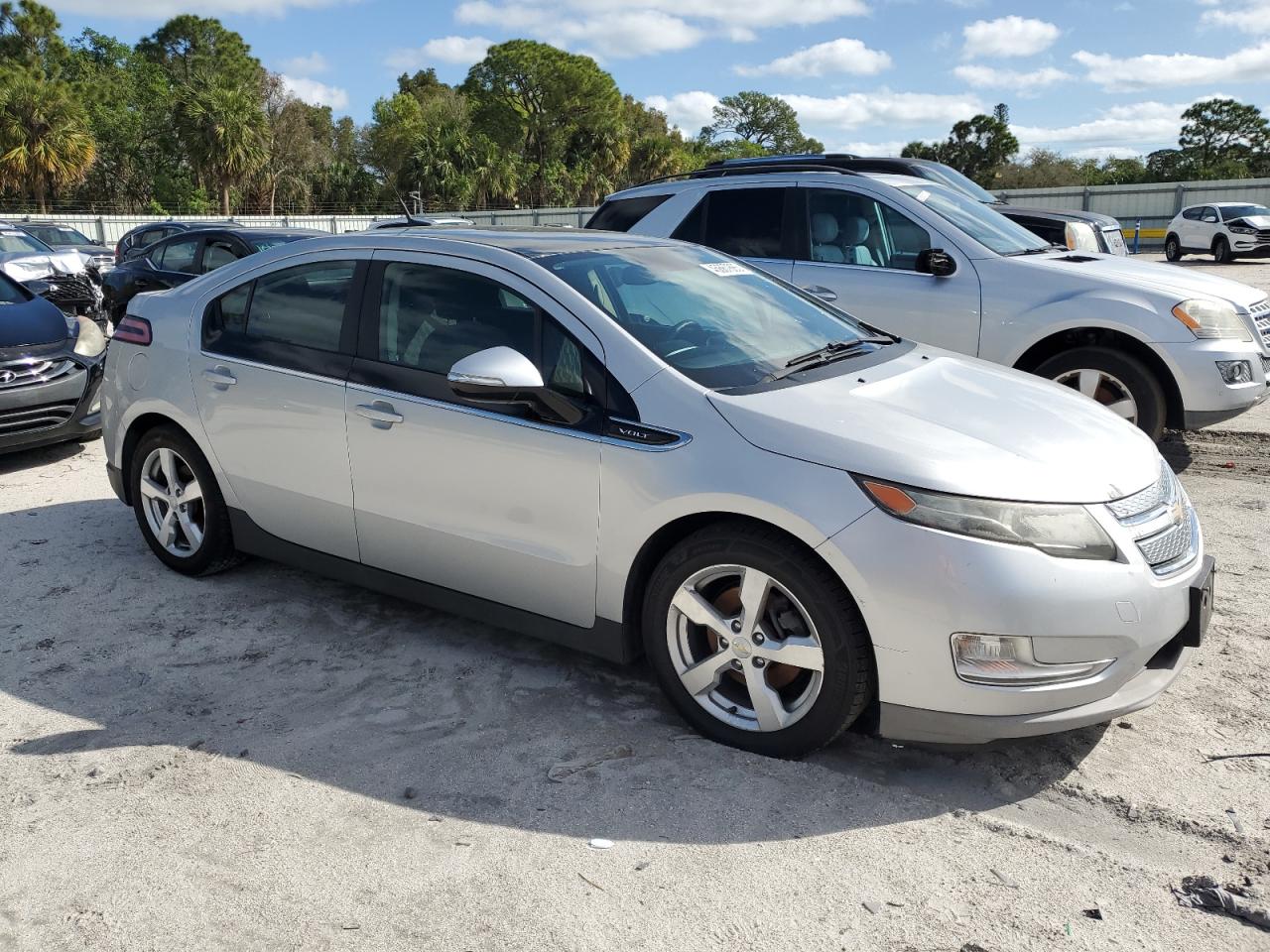 2011 Chevrolet Volt - Image 4
