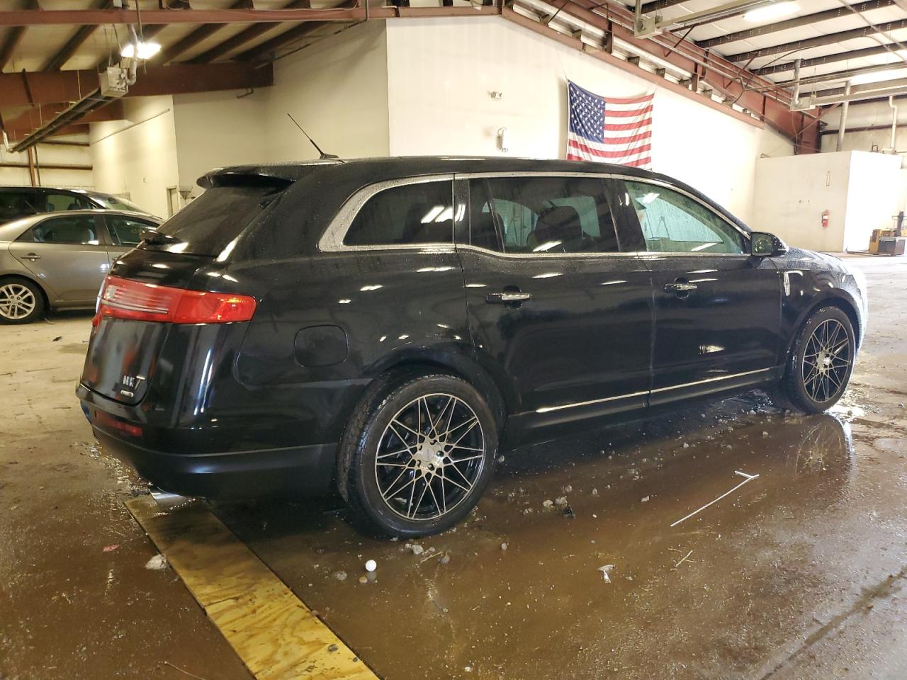 2013 Lincoln MKT - Image 3