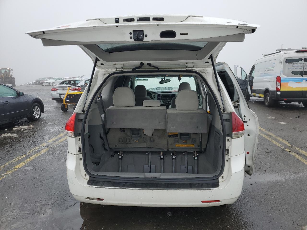 2011 Toyota Sienna - Image 6
